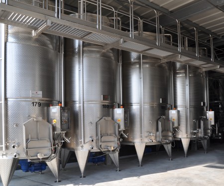 Vertical fermentation tanks