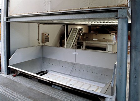 Tanks with belt conveyors