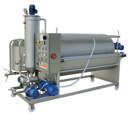 Rotary vacuum filters for fruit juices