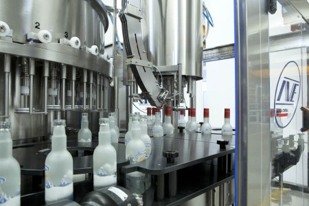 Vacuum filling systems